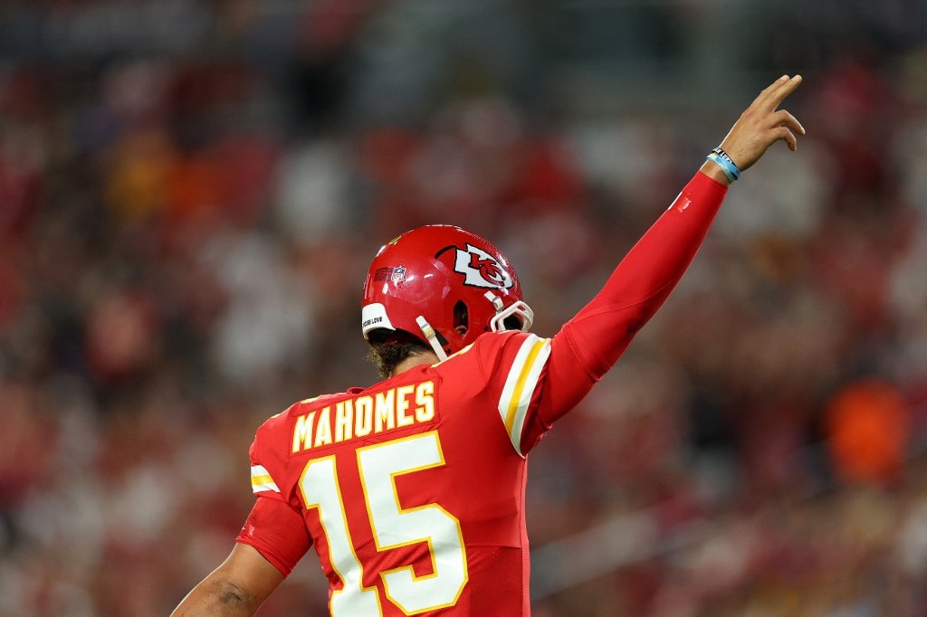 Raiders visit Chiefs for 'Monday Night Football' showdown