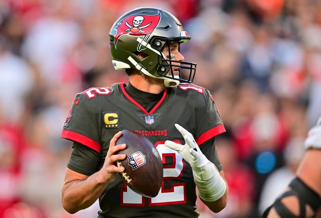 What channel is Buccaneers vs. Cardinals on today? Time, TV schedule for 2022  NFL Christmas game