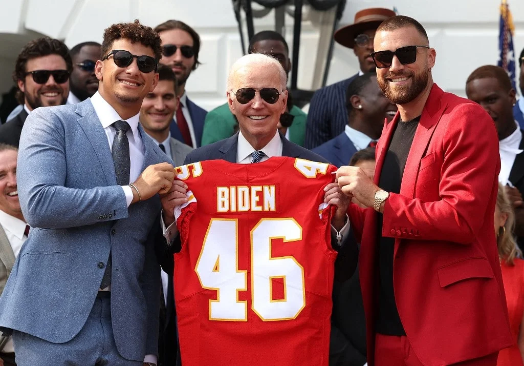 Travis Kelce's Deconstructed Suit in New Jersey, Travis Kelce Is One of  the NFL's Best Dressed — See His Most Stylish Moments