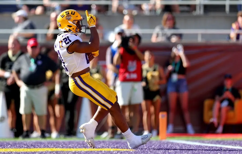 College football odds, lines, schedule for Week 1: LSU, Utah