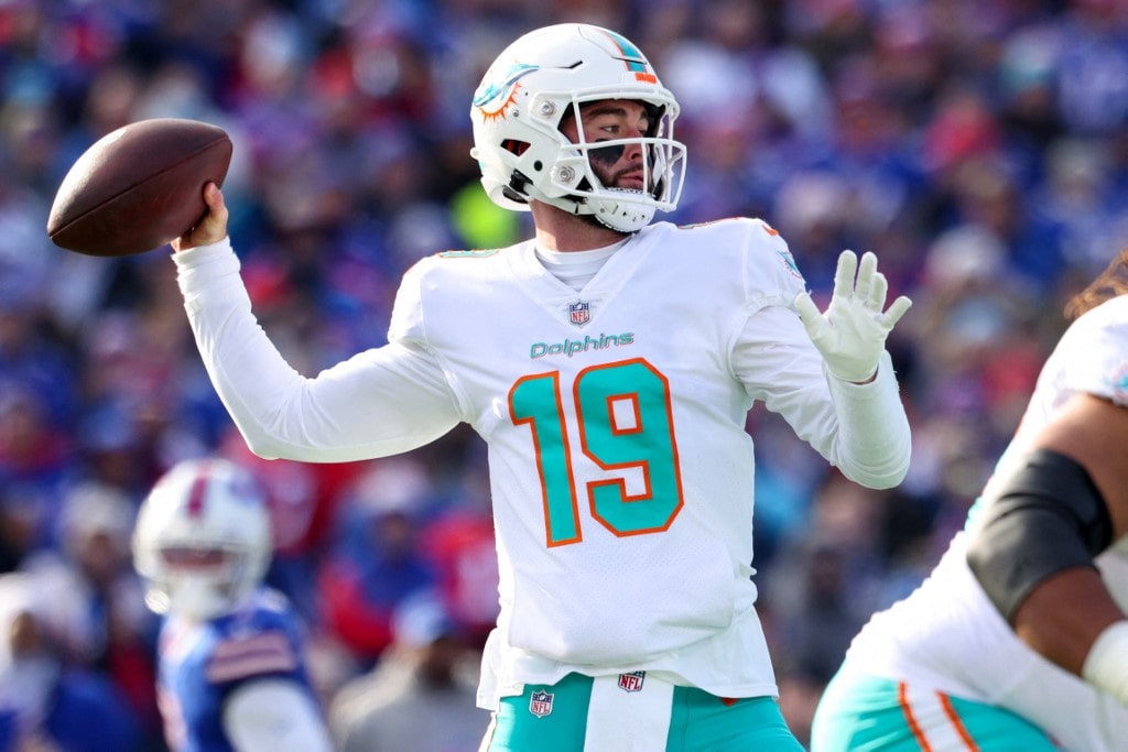 Dolphins not expected to go after Tom Brady if he plays in 2023: report