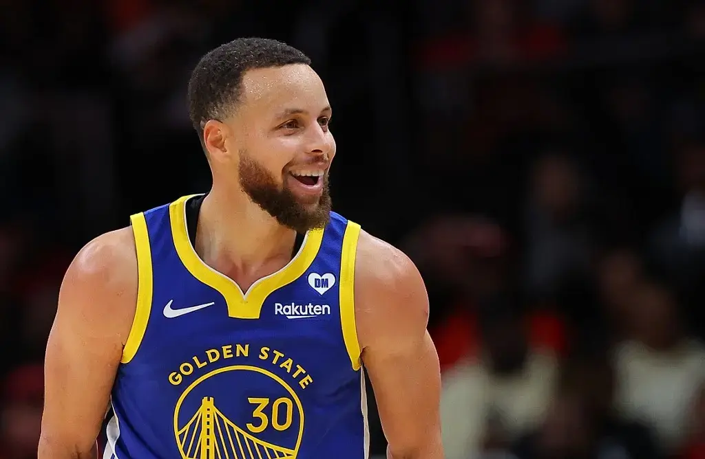 Steph Curry Stars in Comedy Series ‘Mr. Throwback’